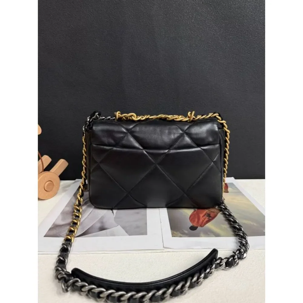 CHANEL brand color